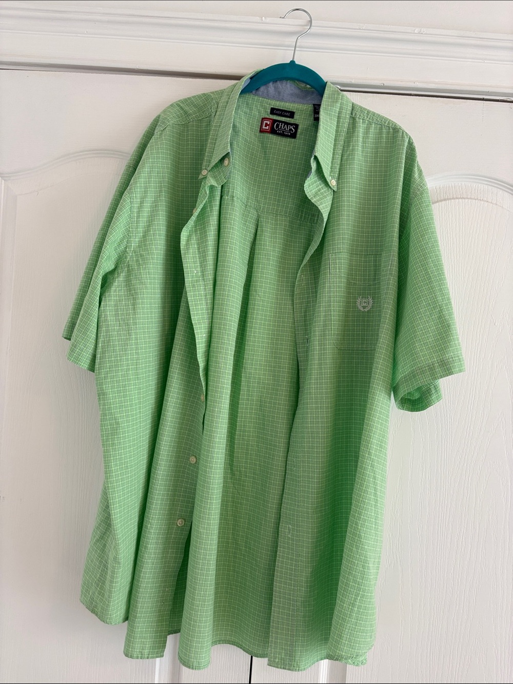 Chaps Men's Button-Down Short Sleeve Shirt in Light Green Check